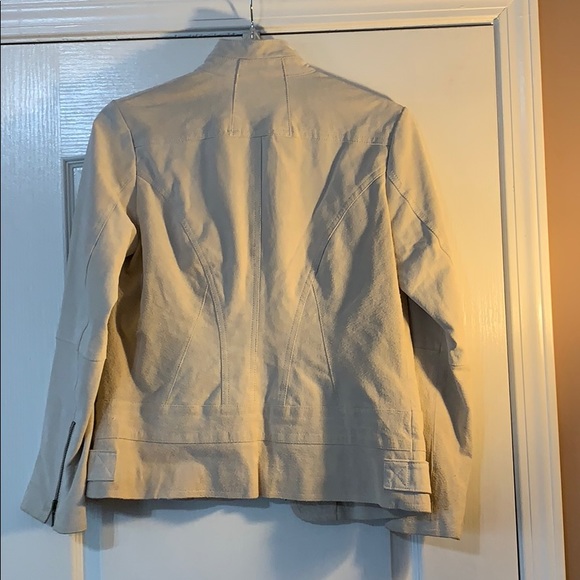 Blazer - Picture 3 of 3